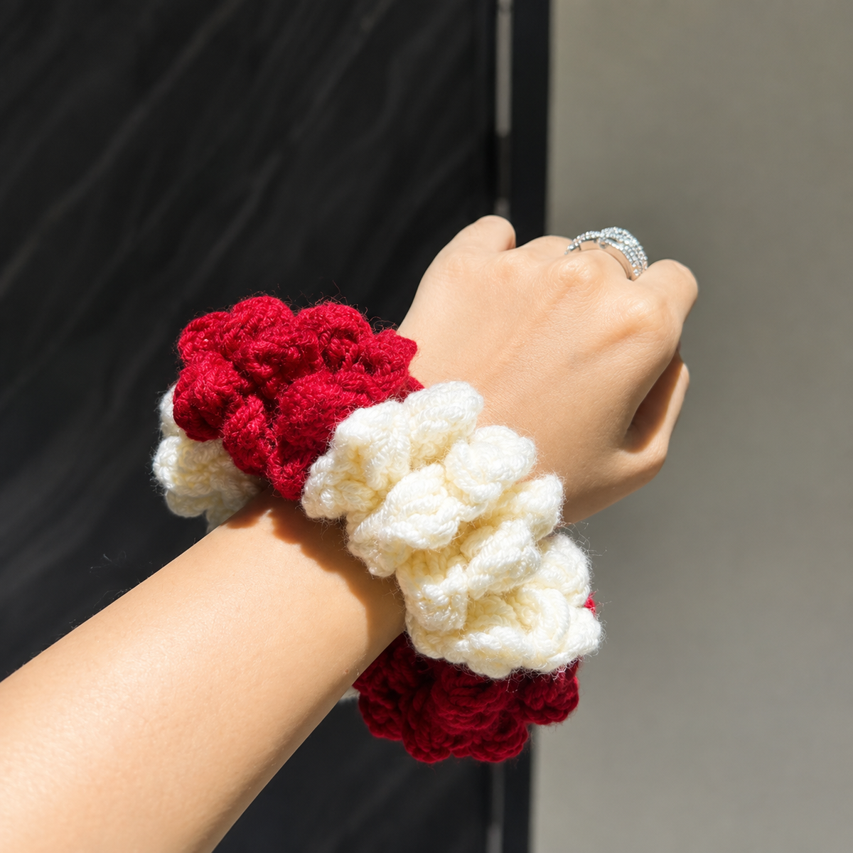 Bunai Red and White Gajra