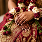 Bunai Red and White Gajra