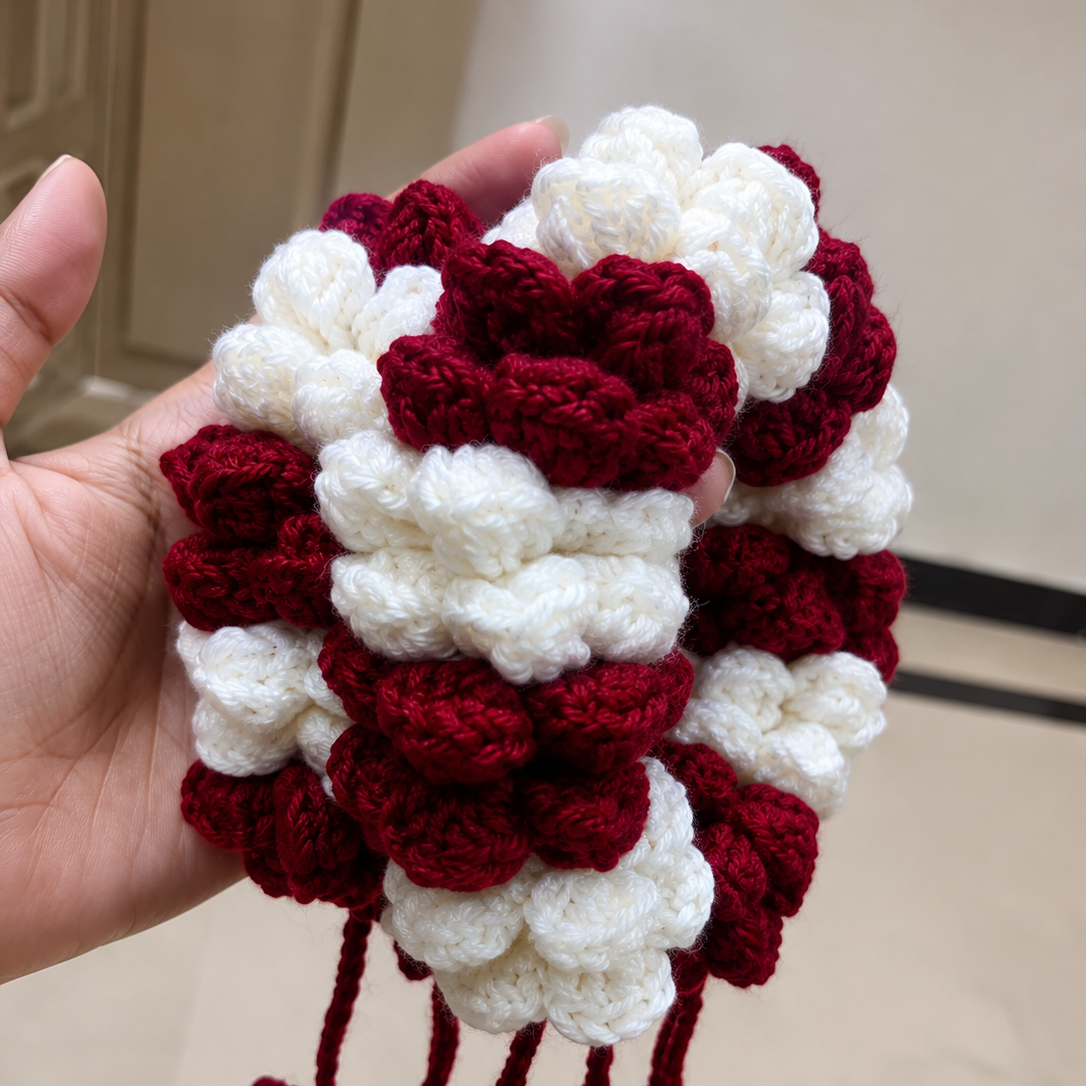 Bunai Red and White Gajra